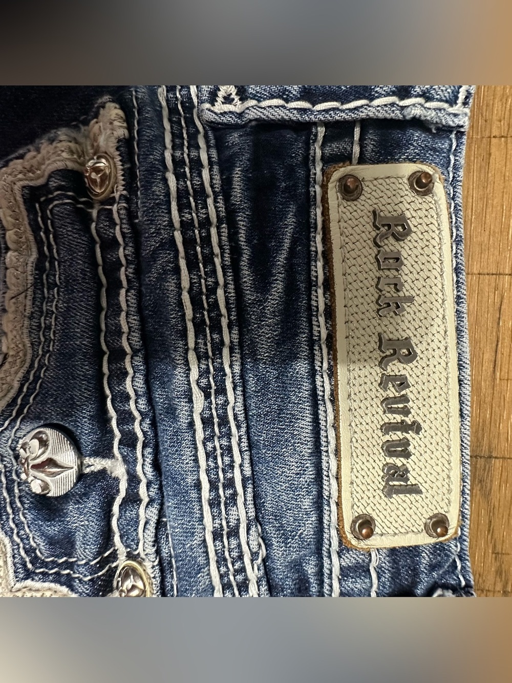 ☀️SUMMER SALE ☀️ Rock Revival “Kai” Faded Blue Denim 10” Shorts Size 25 - Picture 4 of 12